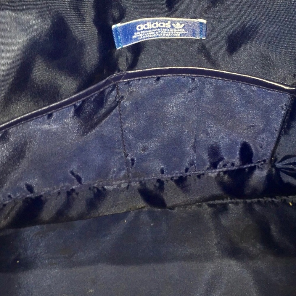 **SOLD** Adidas Vintage Carry On Style Bag - Picture 5 of 5